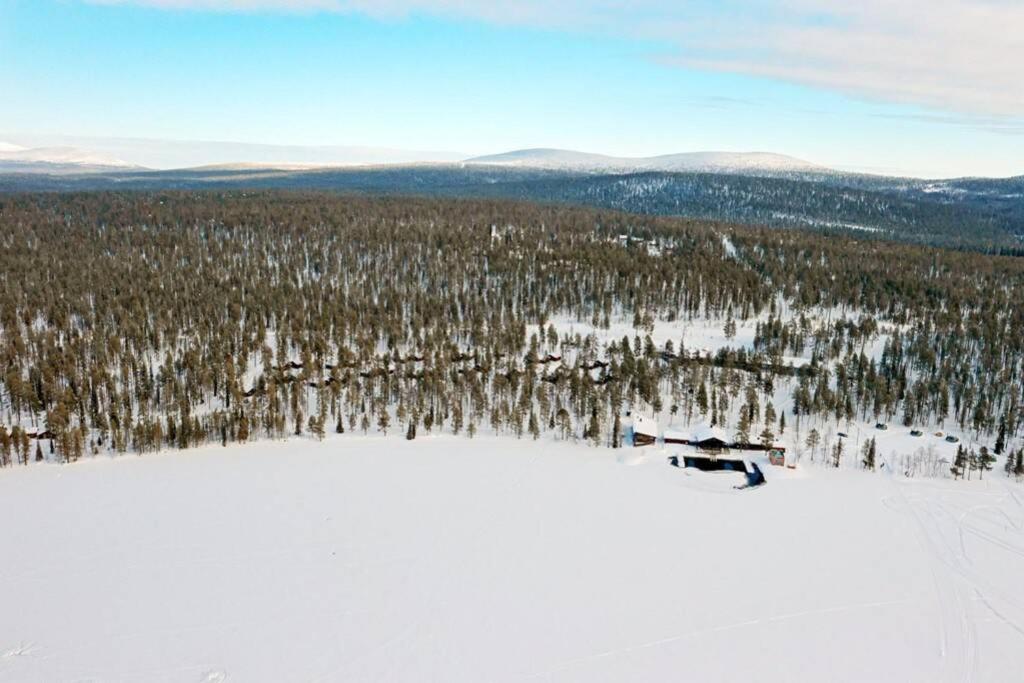 Mökki Jerisjärven rannalla