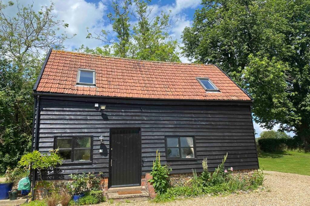 Gorgeous comfortable barn with huge private orchard in quiet Suffolk location