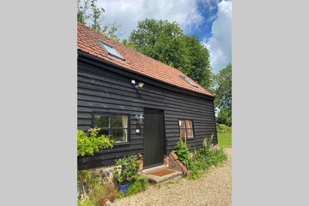Gorgeous comfortable barn with huge private orchard in quiet Suffolk location