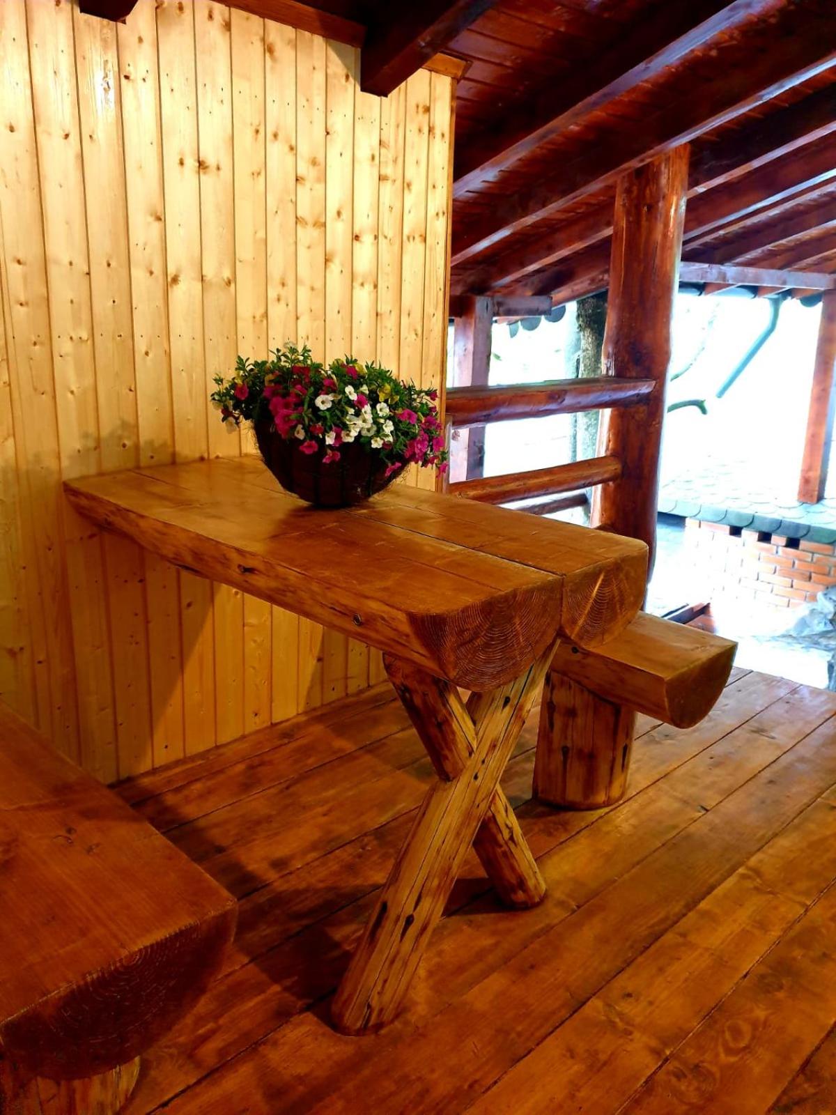 Căbănuța Cocoțată