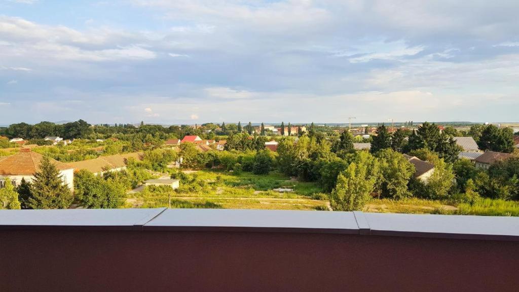 Skyblue Central apartment - 2 Bedrooms & free parking