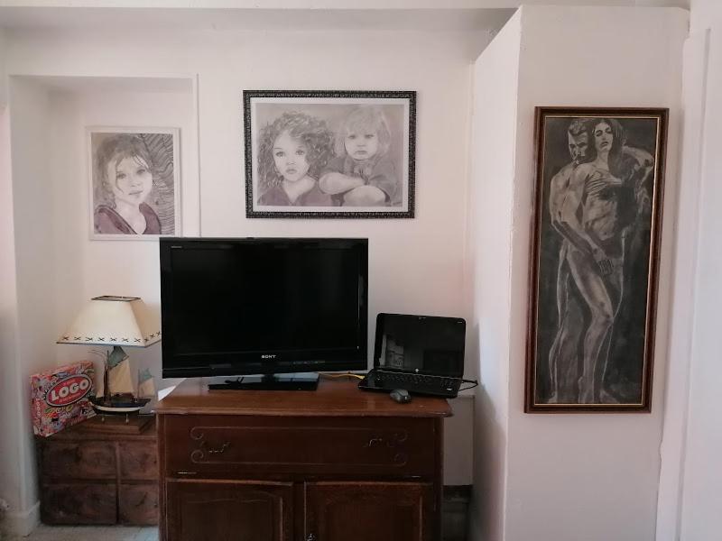 Communal lounge/ TV room