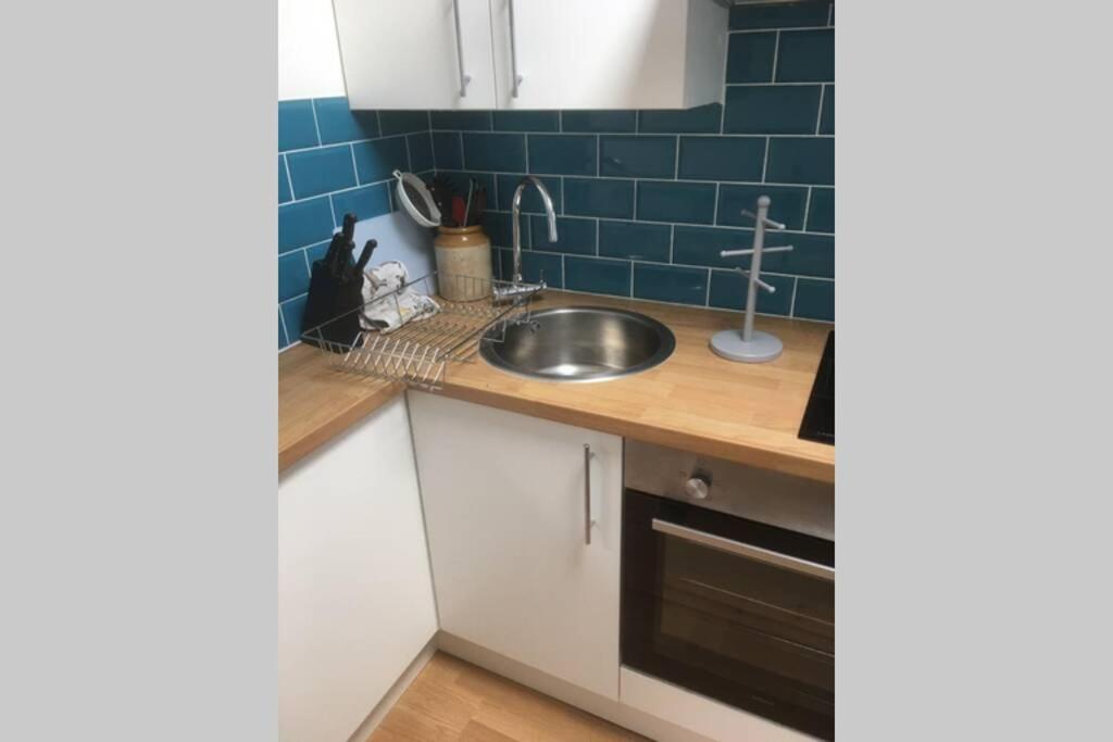 Comfy New Self Contained 1 Bed Flat - Modern!