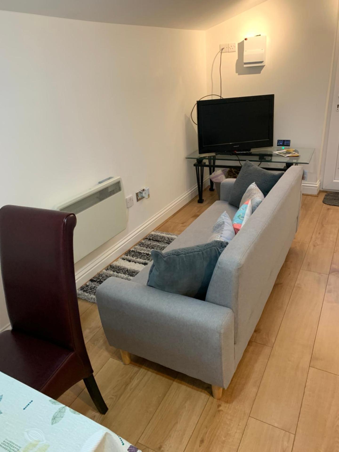 Comfy New Self Contained 1 Bed Flat - Modern!