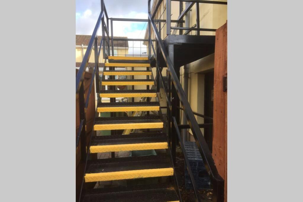 Comfy New Self Contained 1 Bed Flat - Modern!