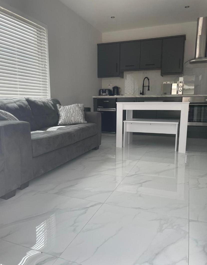 Apt 3, Lisvarna House