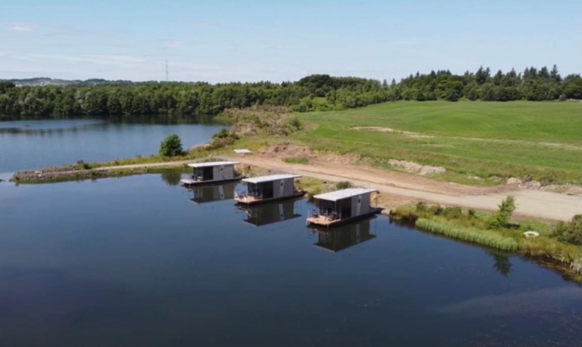 Couston Lakes Resorts