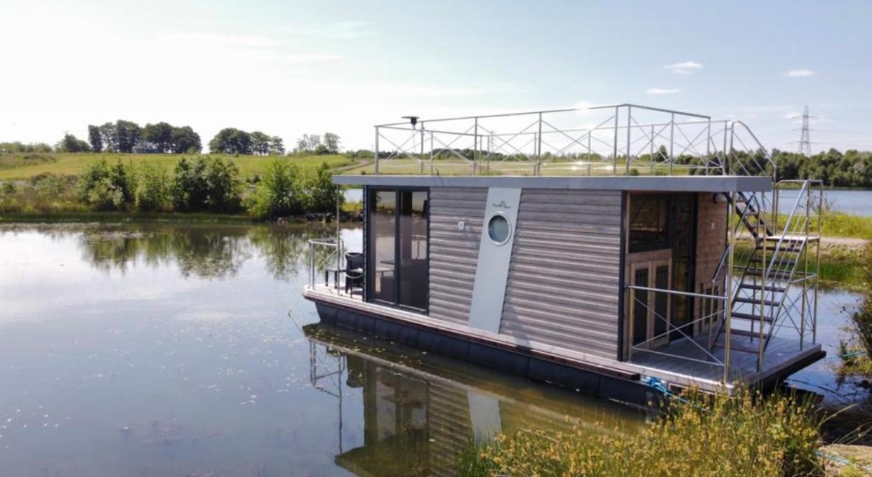 Couston Lakes Resorts