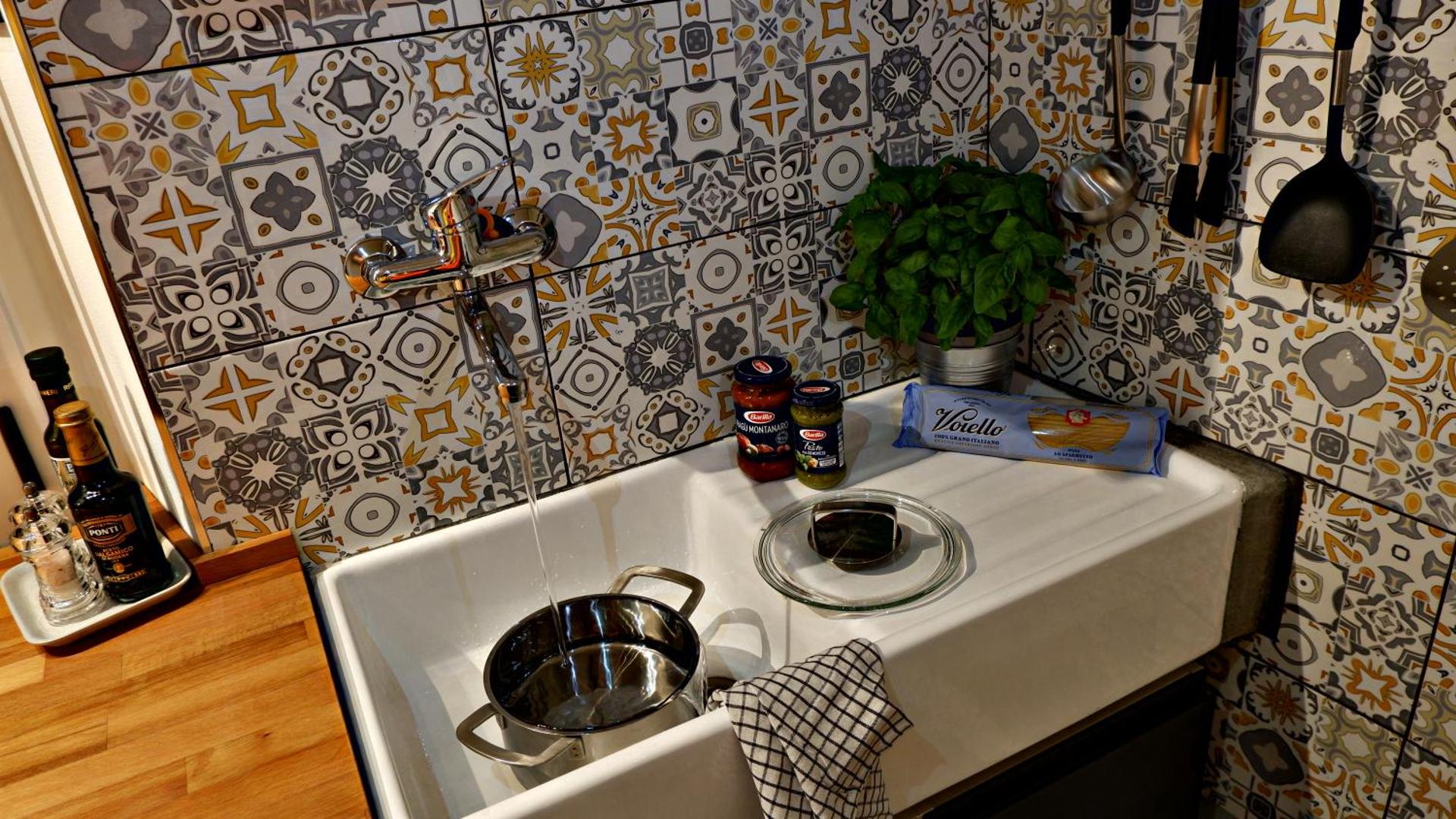 Kitchen or kitchenette