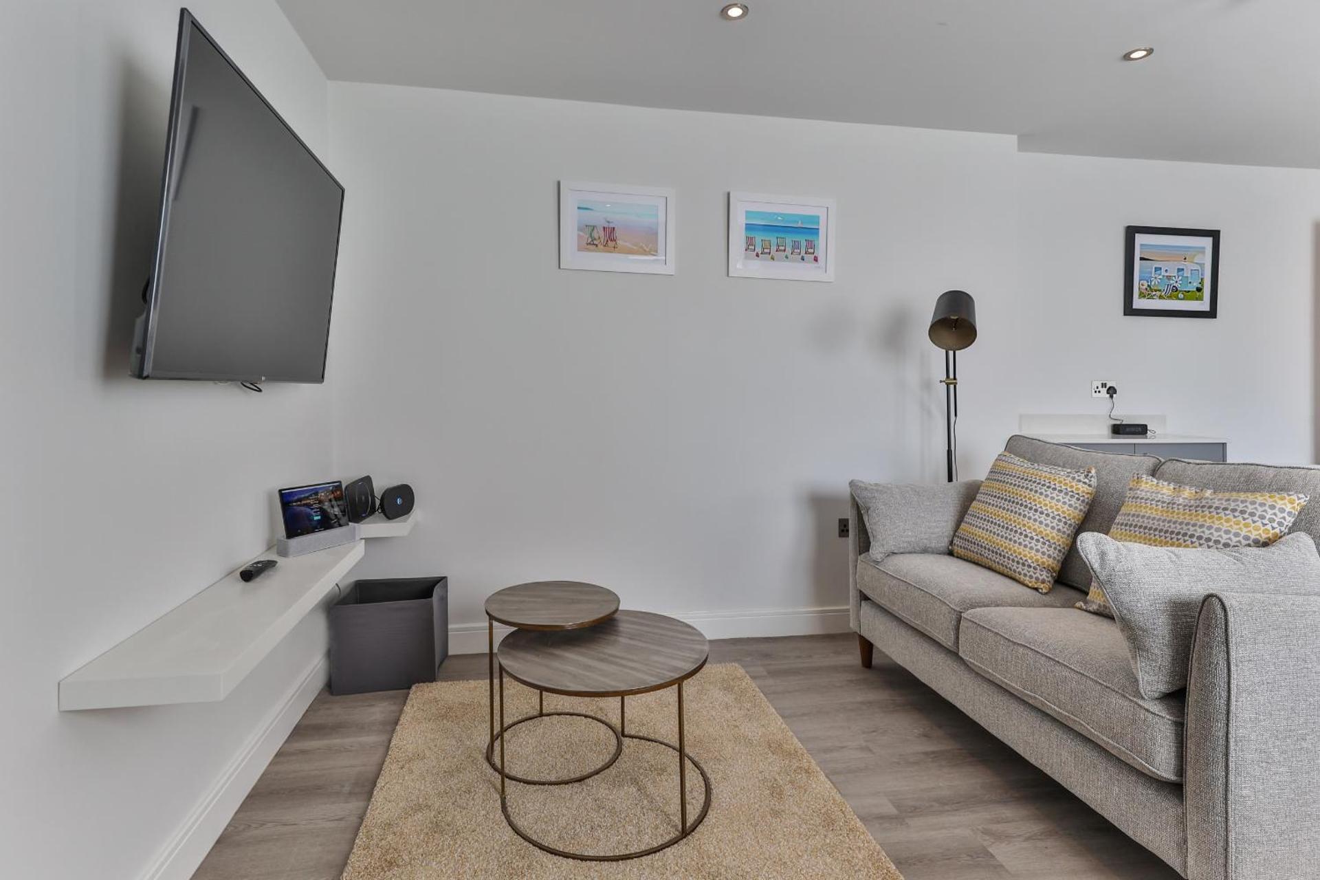 Communal lounge/ TV room