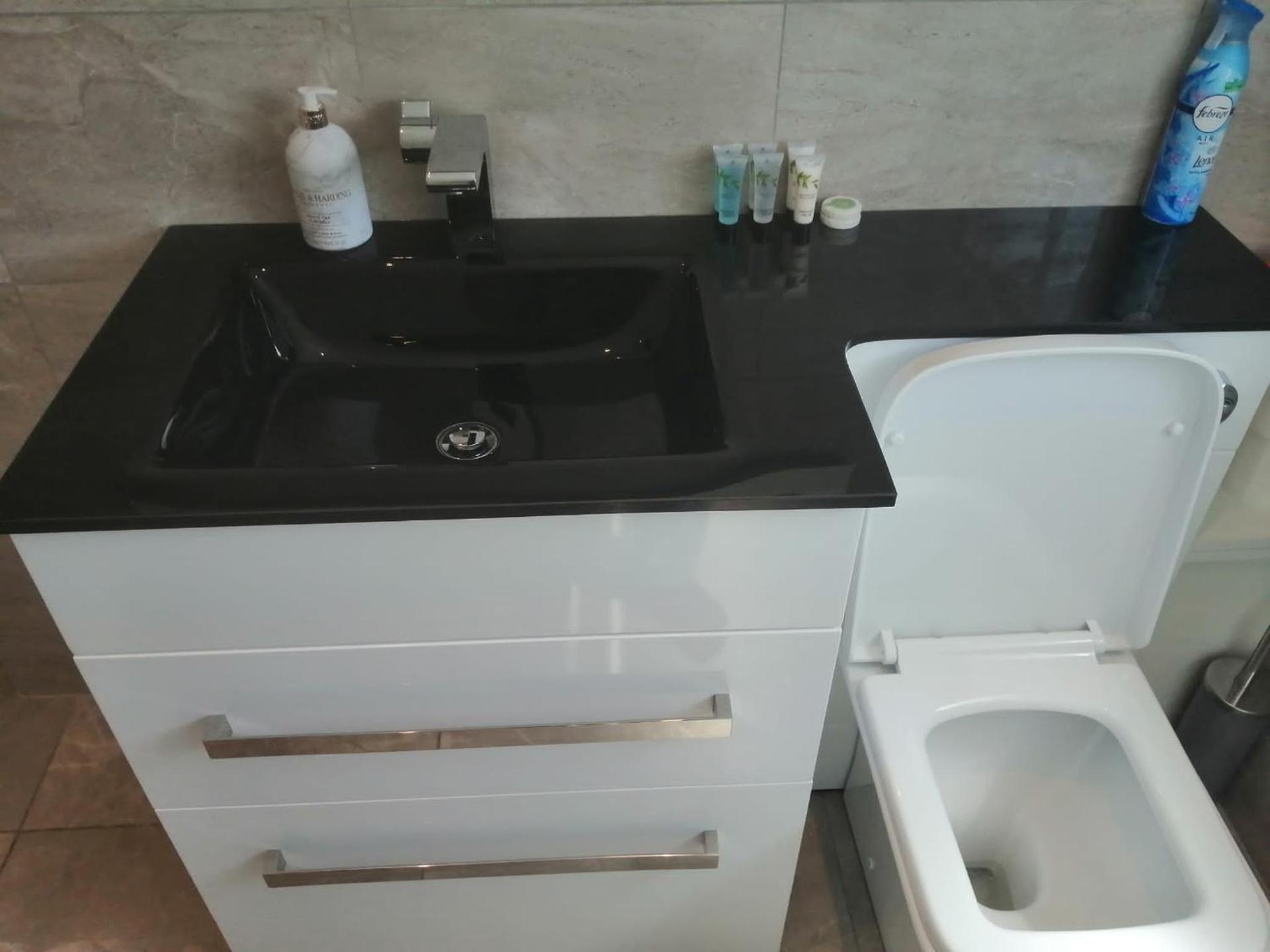 Apartment No 8 - Stay in style in the heart of the Cathedral City.