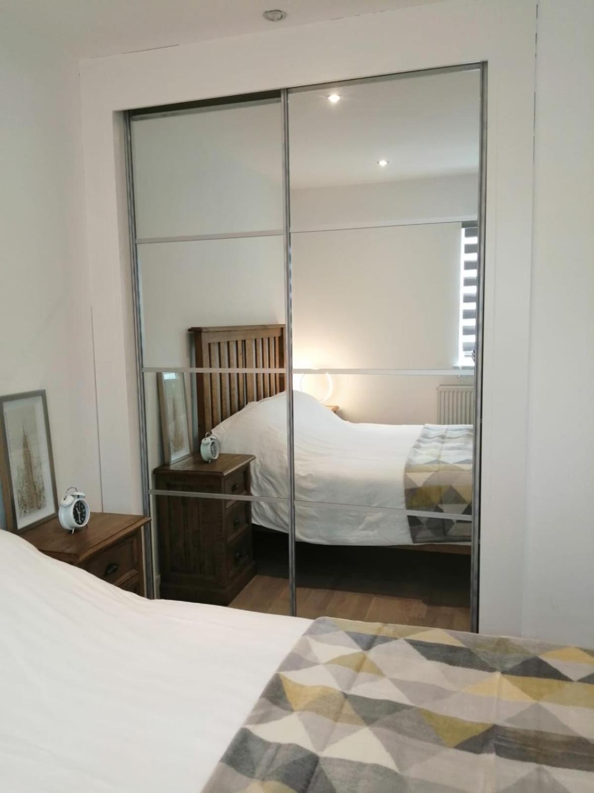 Apartment No 8 - Stay in style in the heart of the Cathedral City.