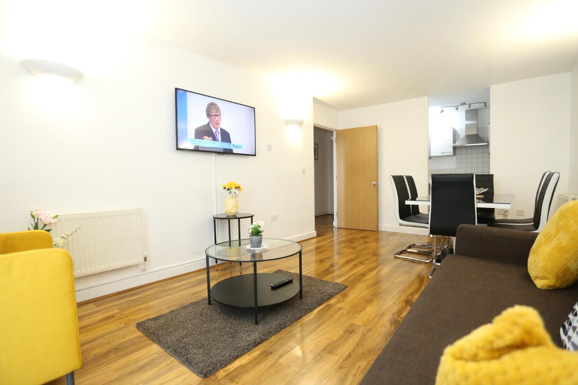 Lovely View 2 beds 2 bath Apartment, London