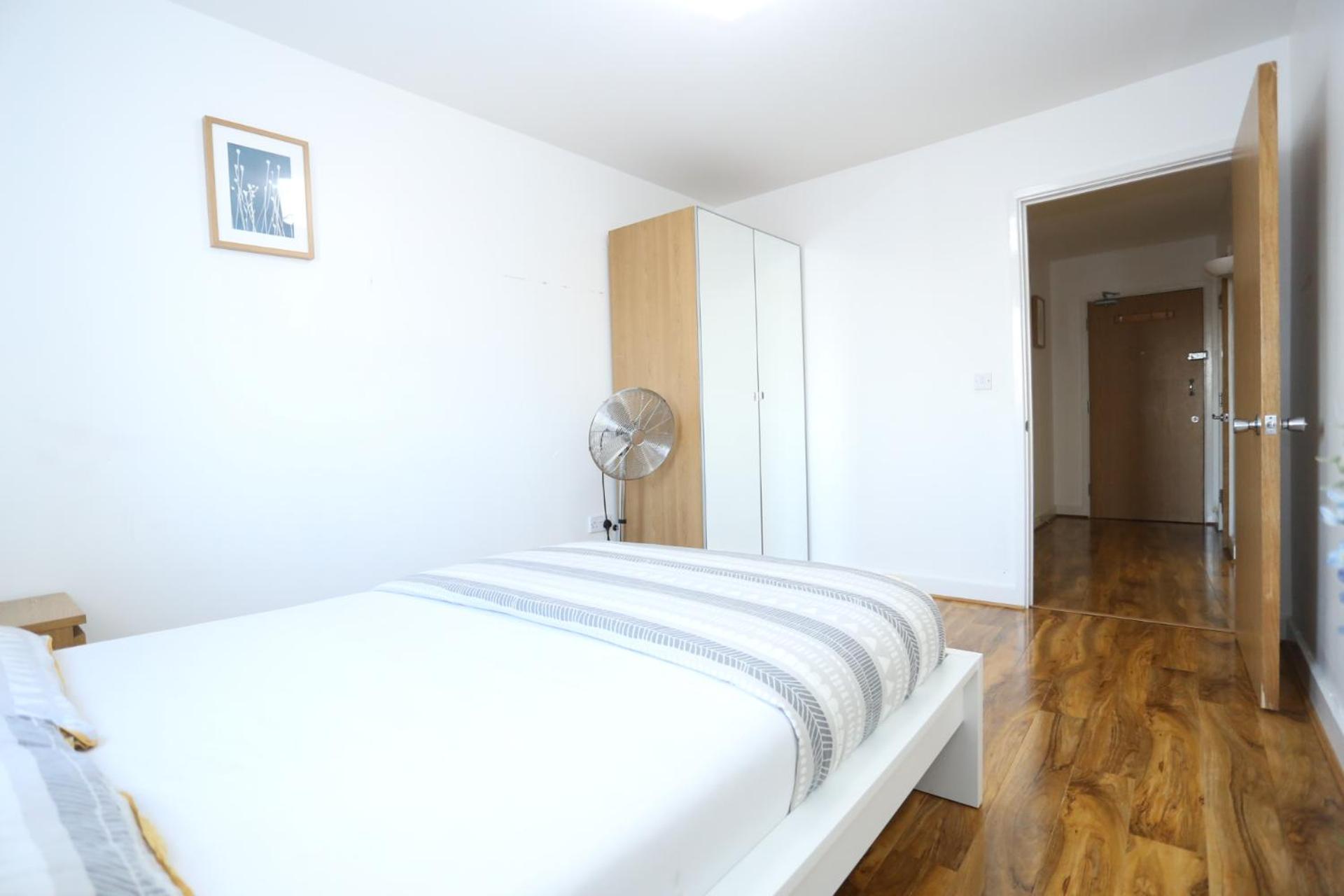 Lovely View 2 beds 2 bath Apartment, London