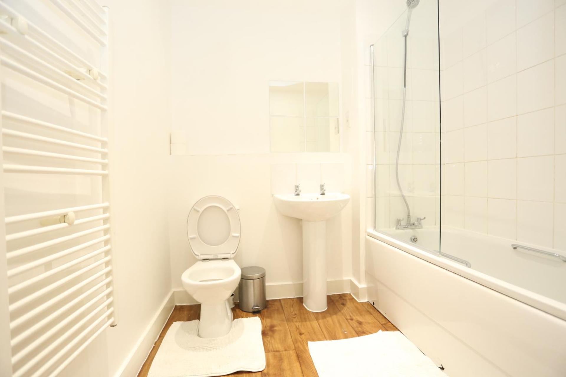 Lovely View 2 beds 2 bath Apartment, London