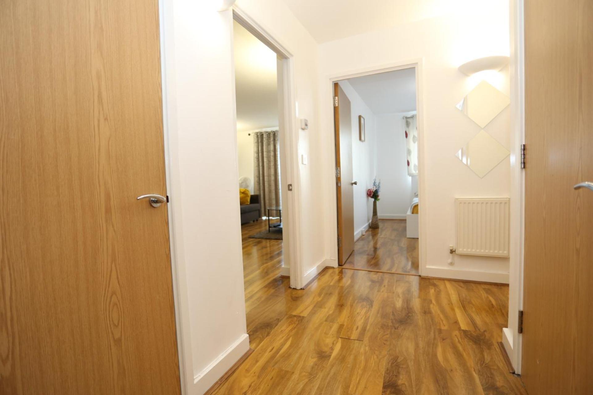 Lovely View 2 beds 2 bath Apartment, London