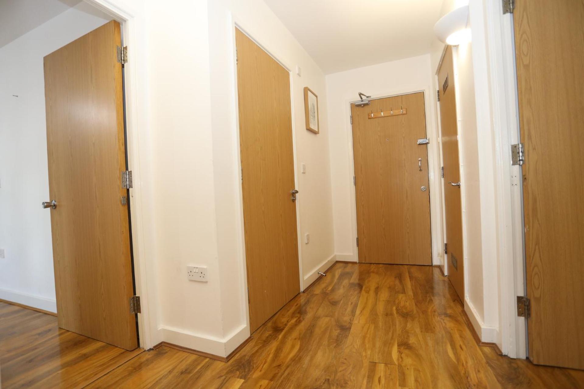 Lovely View 2 beds 2 bath Apartment, London