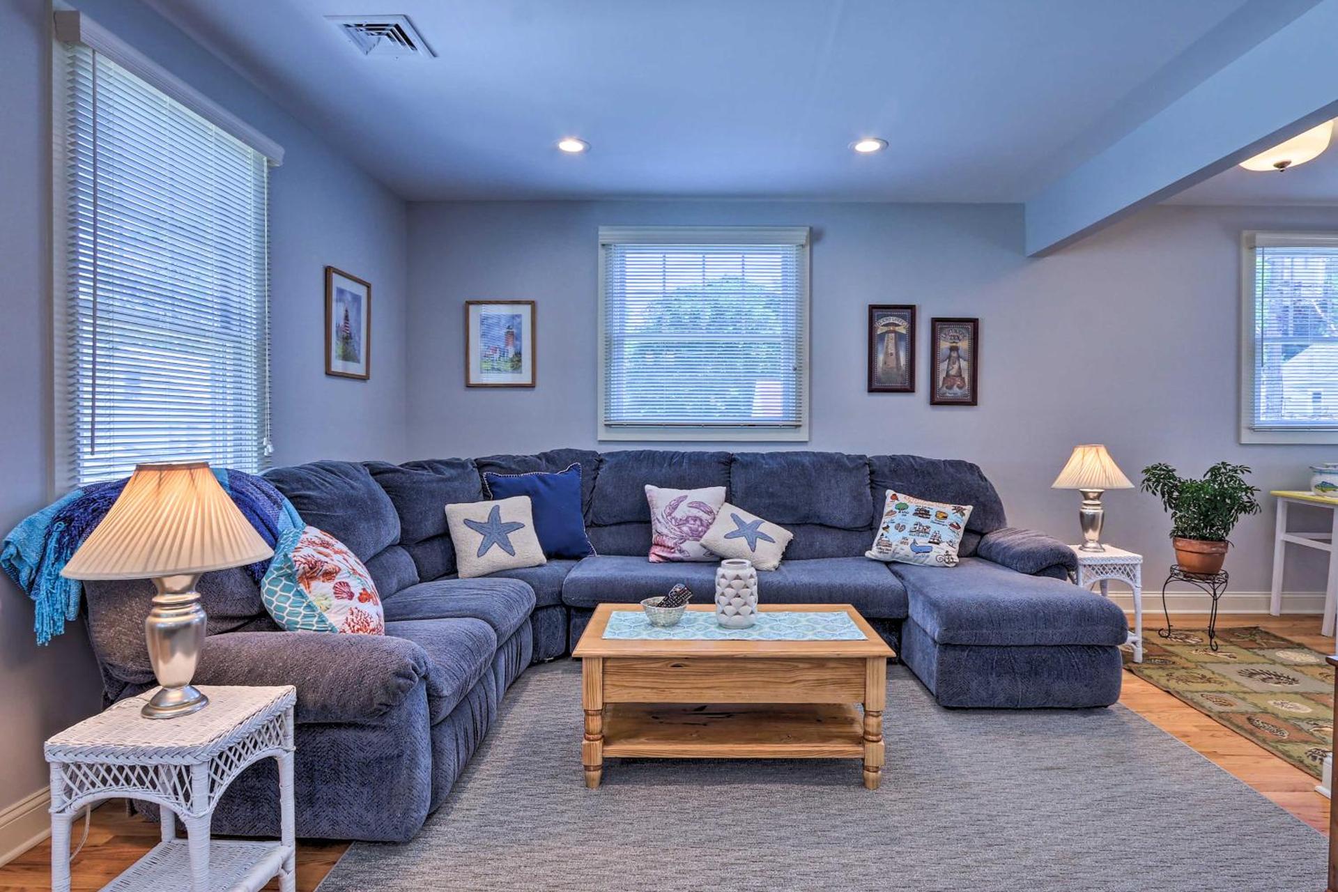 New London Hideaway Near Beaches and Local Spots!