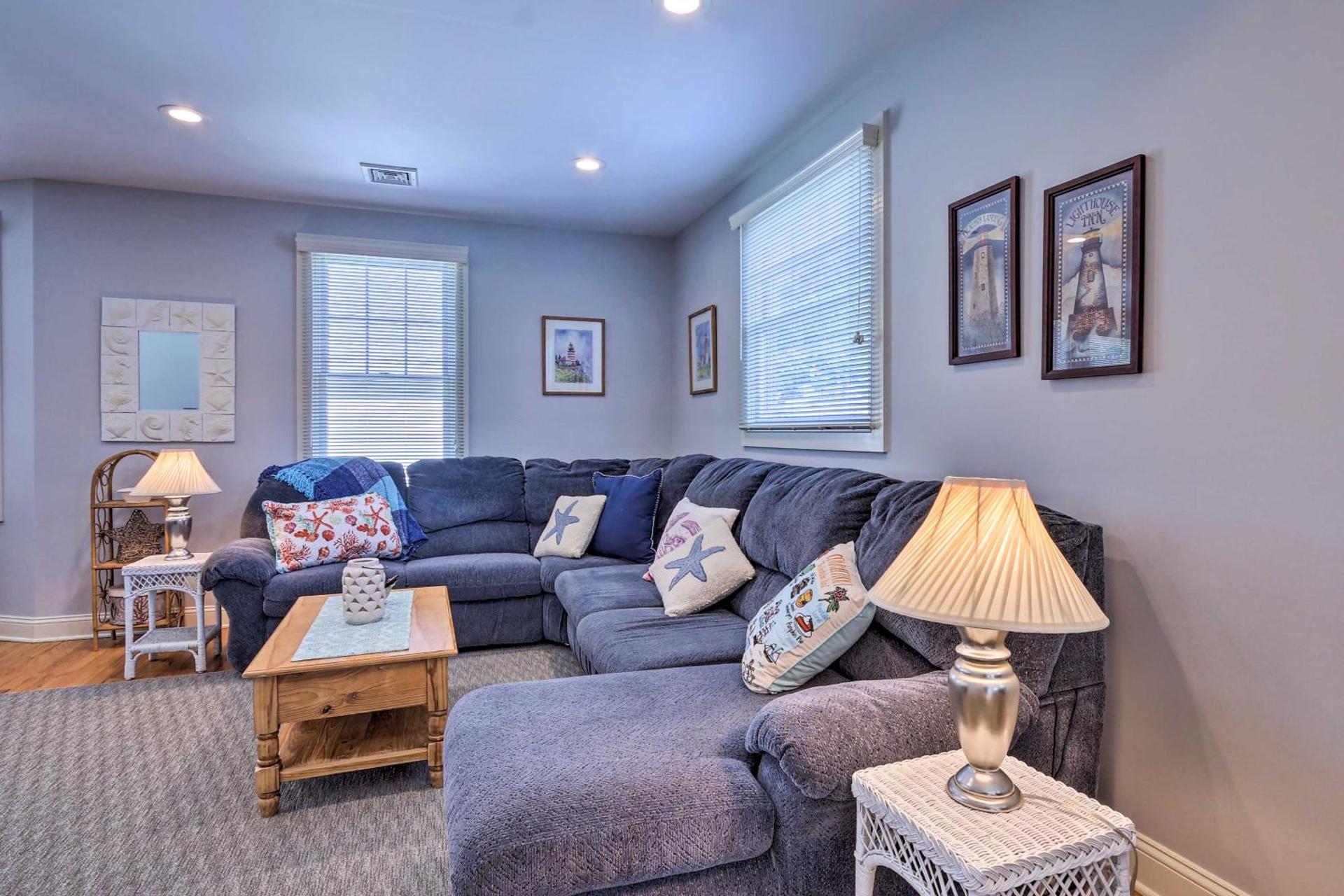 New London Hideaway Near Beaches and Local Spots!