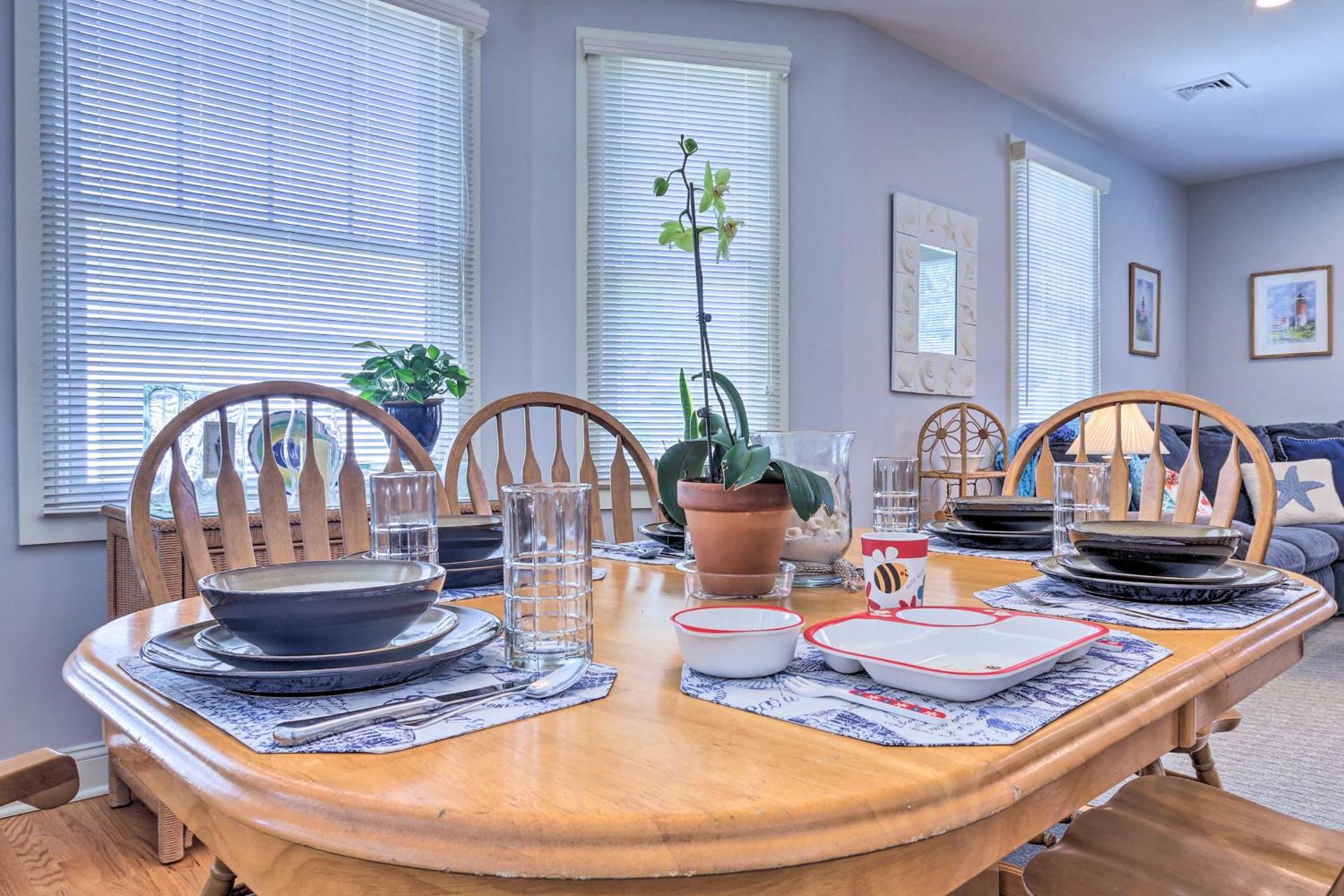 New London Hideaway Near Beaches and Local Spots!