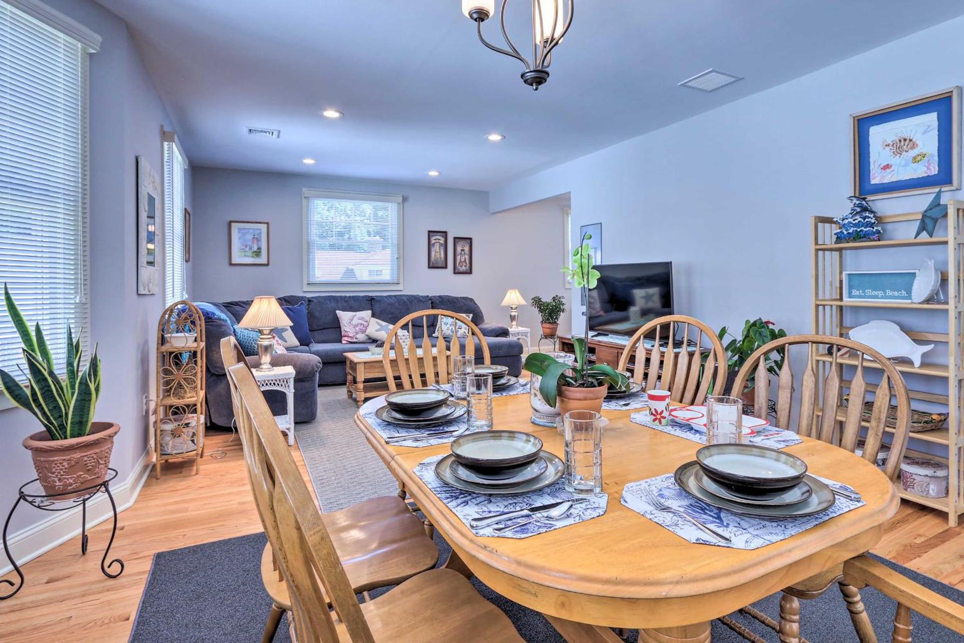 New London Hideaway Near Beaches and Local Spots!