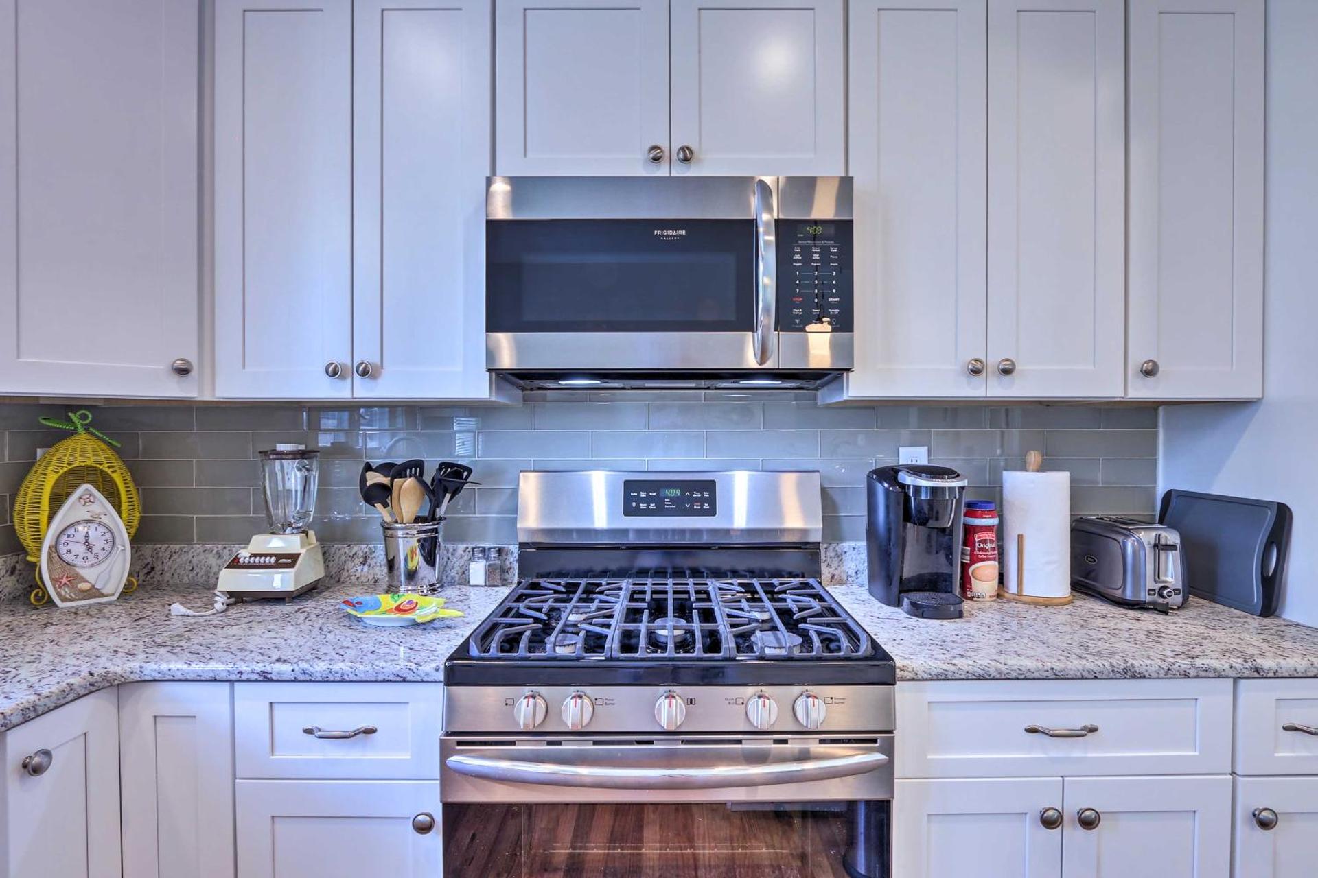 New London Hideaway Near Beaches and Local Spots!