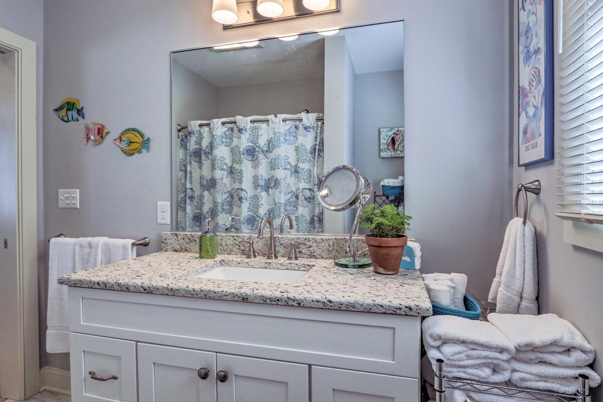 New London Hideaway Near Beaches and Local Spots!