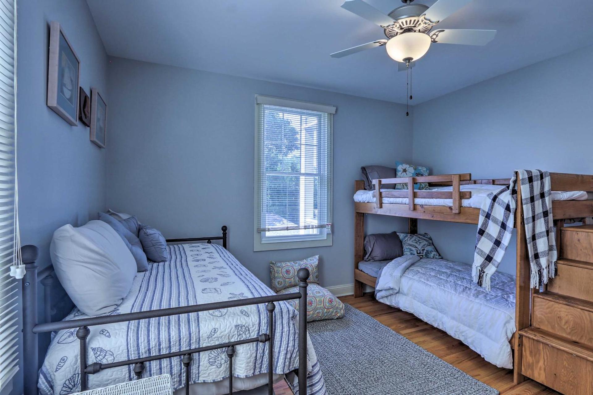 New London Hideaway Near Beaches and Local Spots!