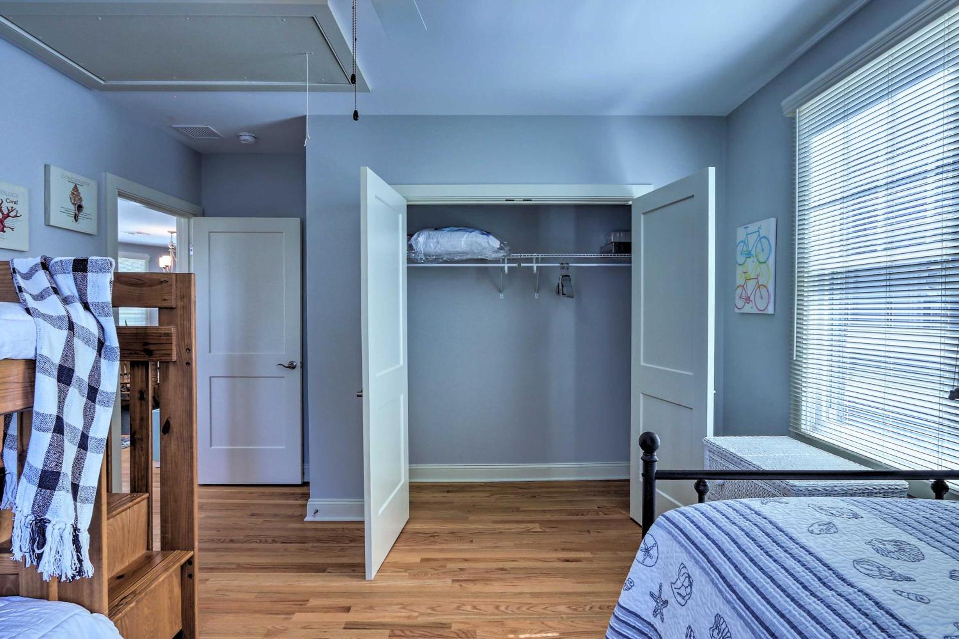 New London Hideaway Near Beaches and Local Spots!