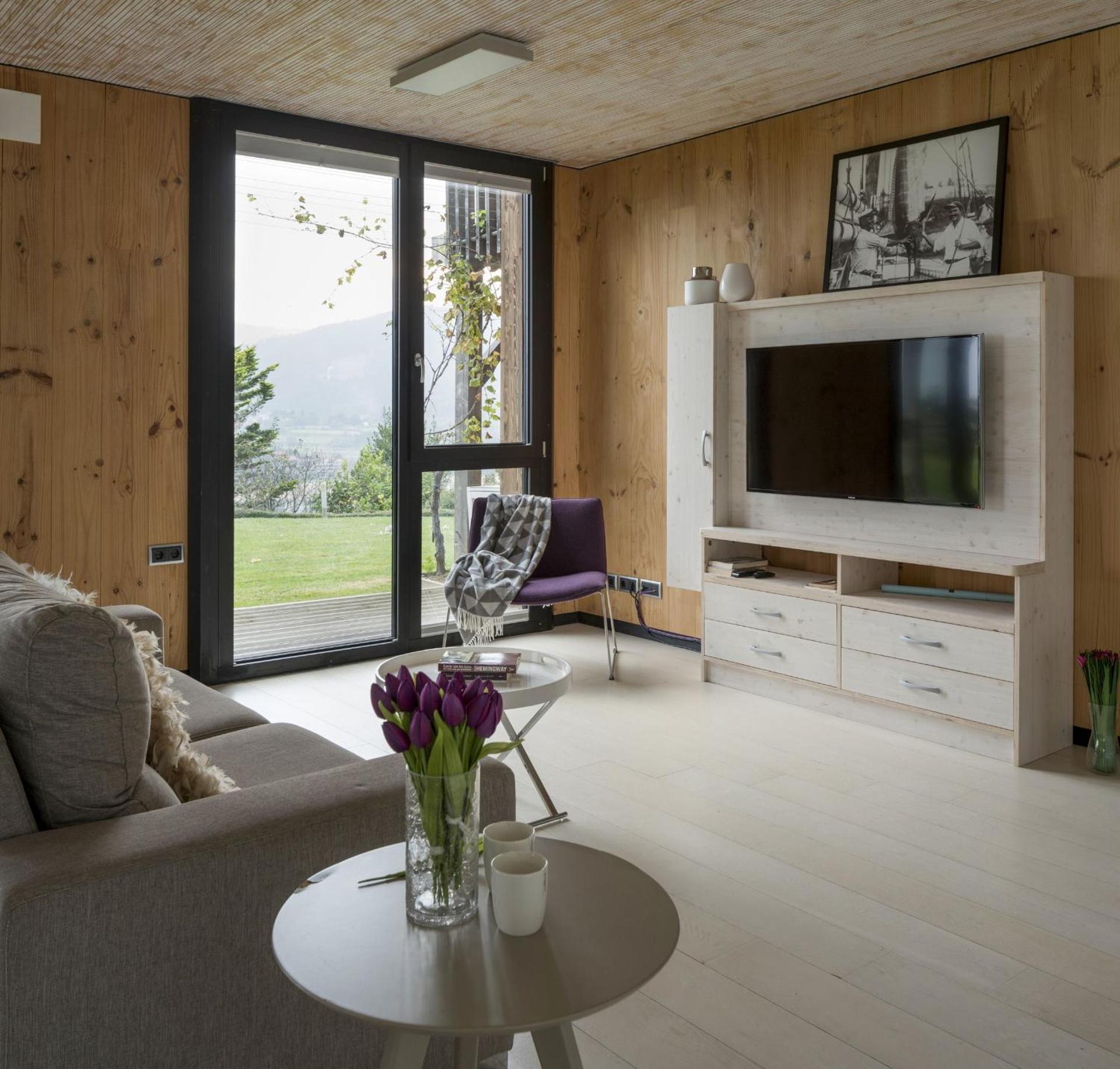 Communal lounge/ TV room