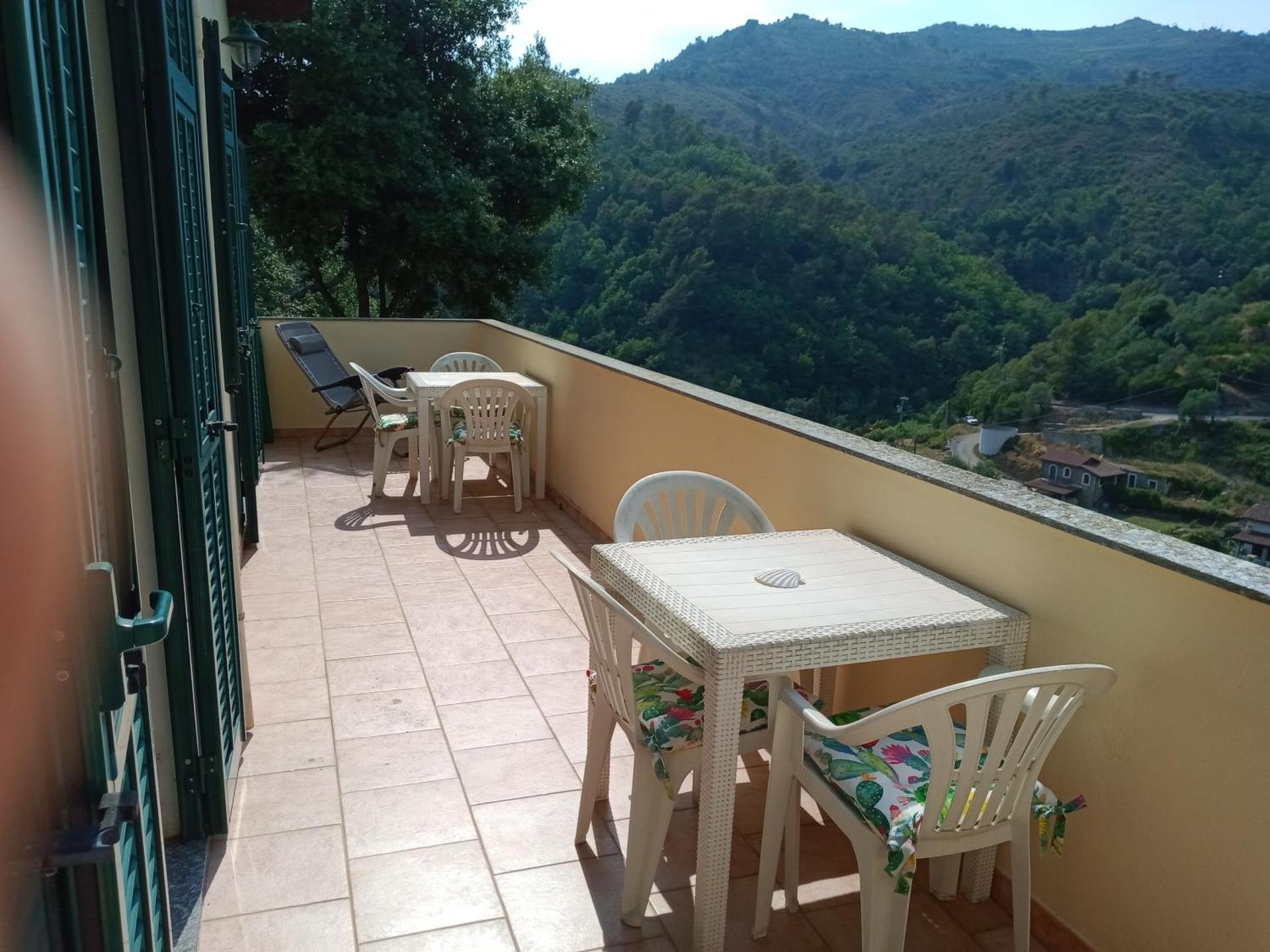 Two-Bedroom Apartment - Split Level