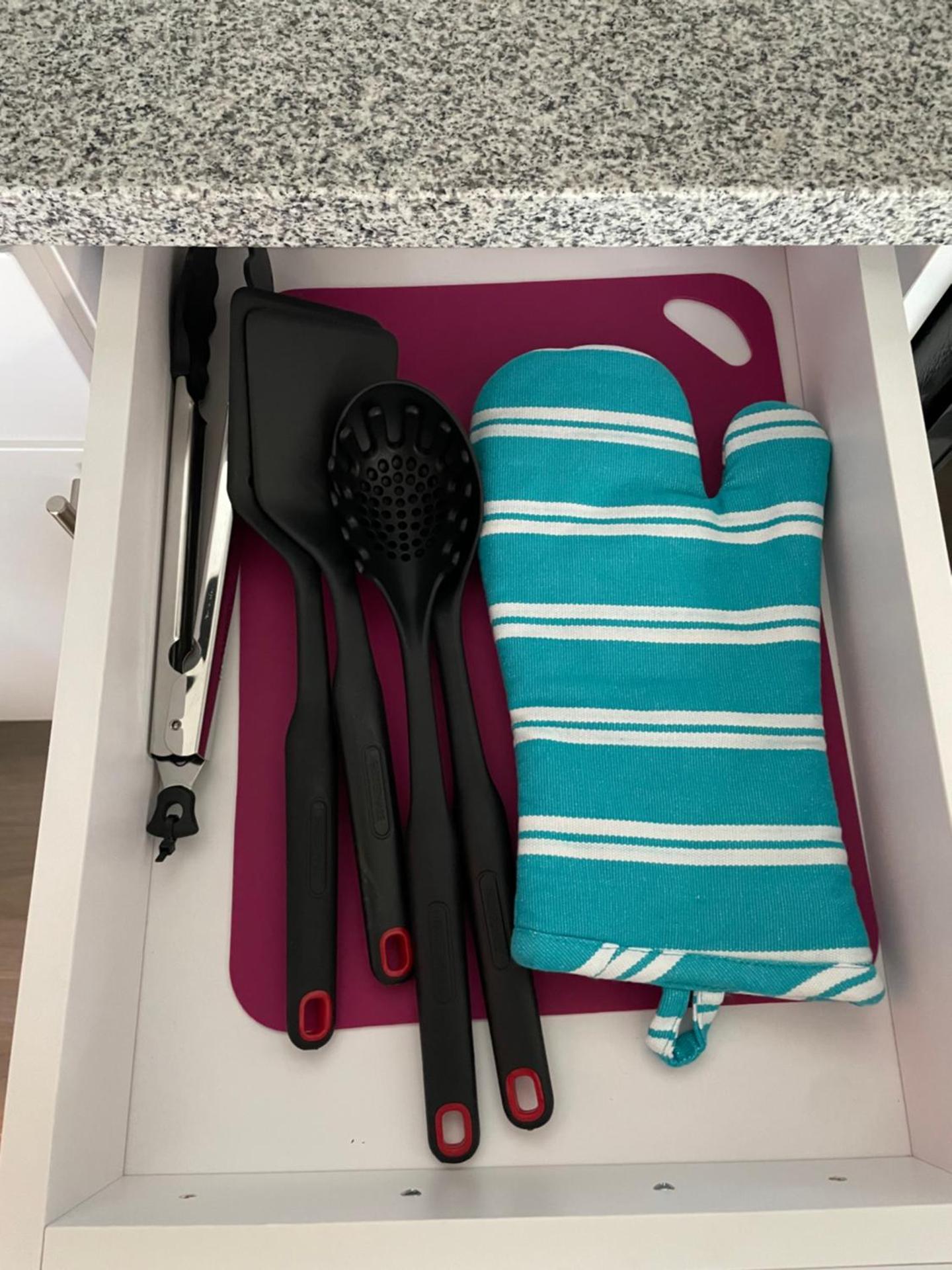 Lux House Of Champagne 2BR 2BA Free Parking & Wifi