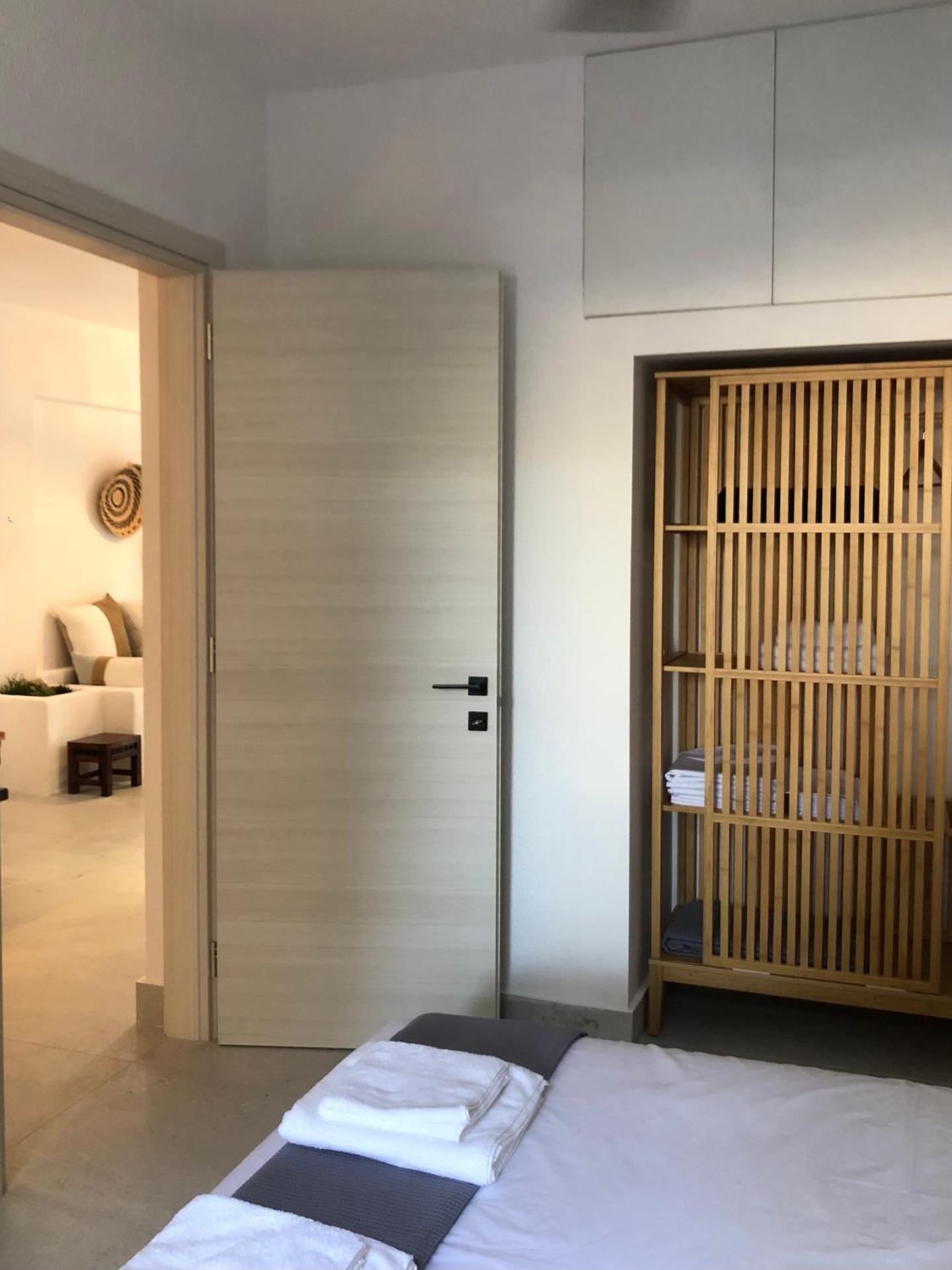 Ανεμπόδιστη Θέα με Κήπο και Πισίνα