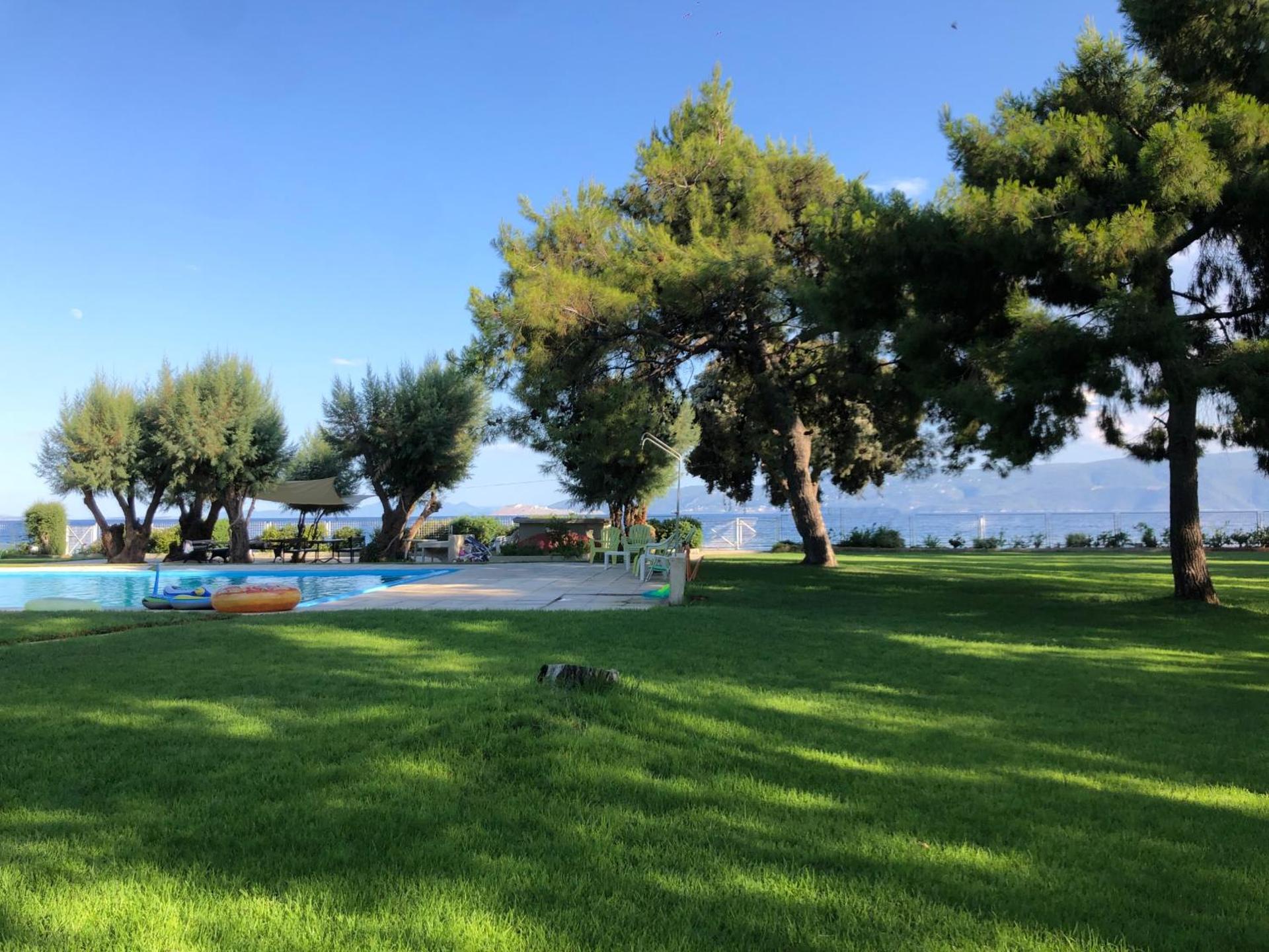 Ανεμπόδιστη Θέα με Κήπο και Πισίνα