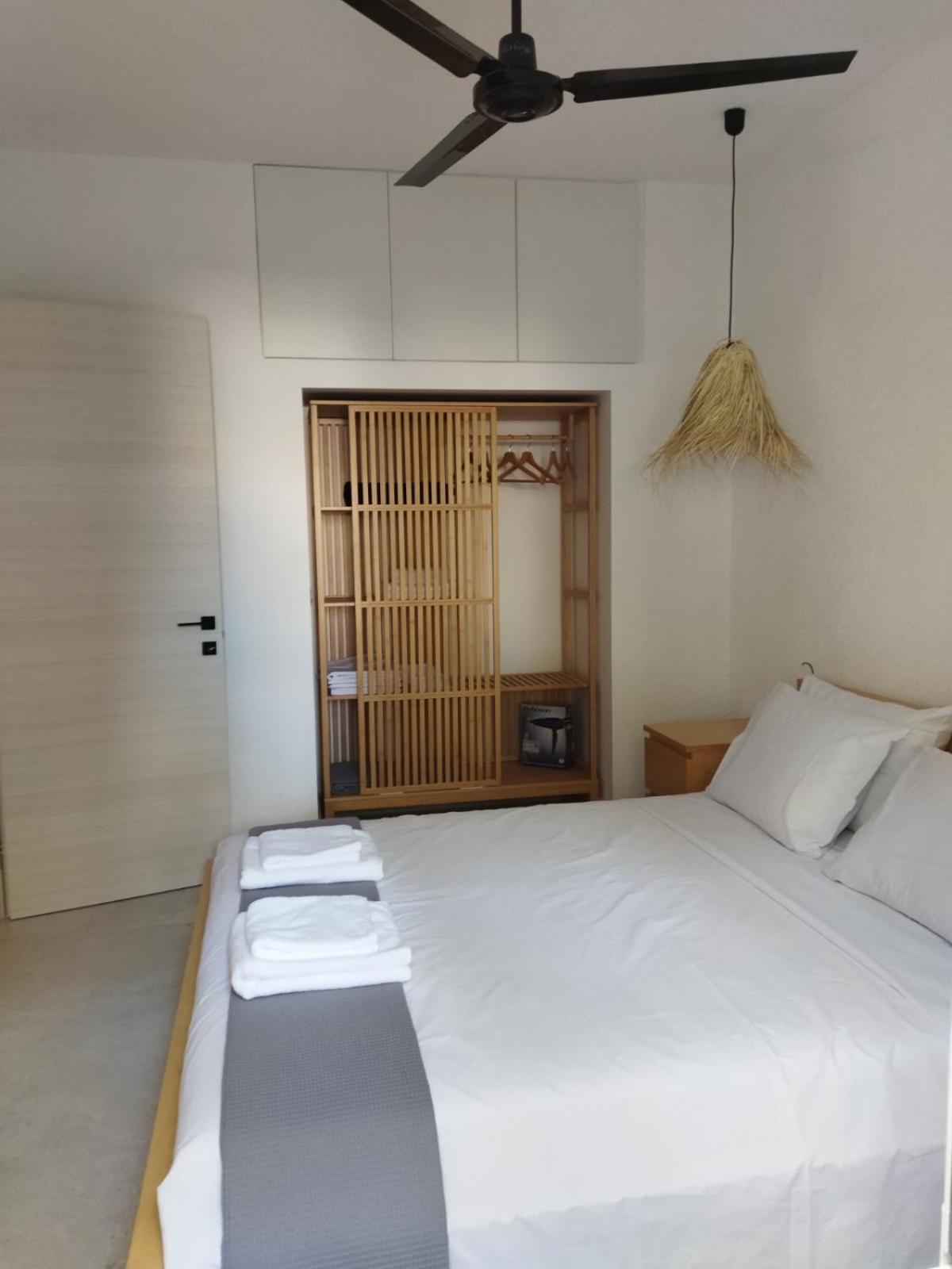 Ανεμπόδιστη Θέα με Κήπο και Πισίνα