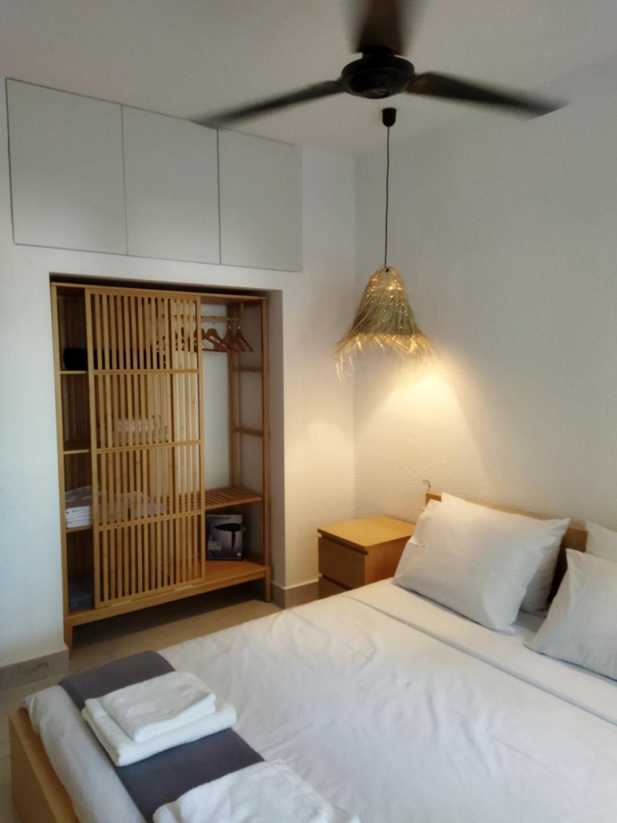 Ανεμπόδιστη Θέα με Κήπο και Πισίνα