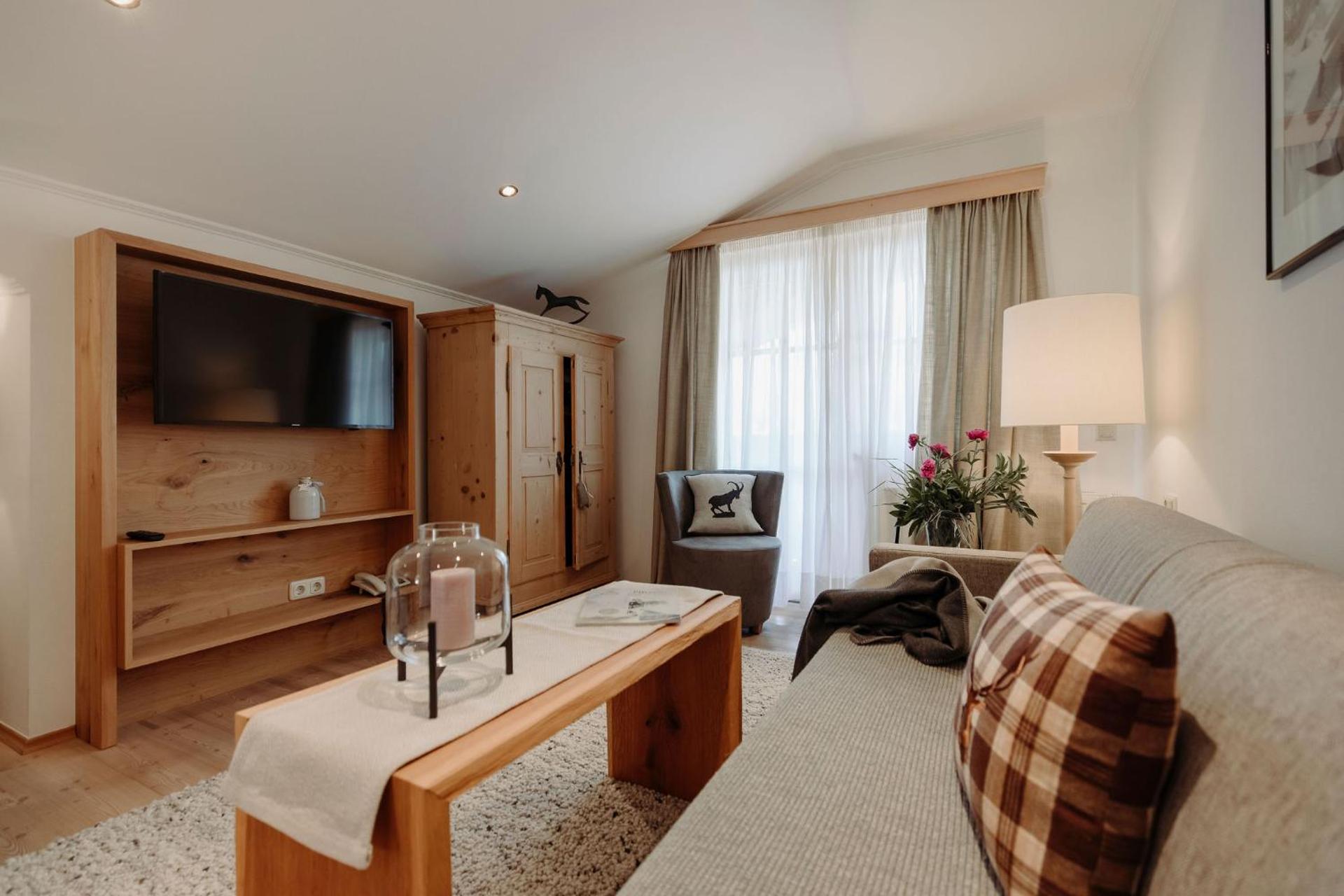 Communal lounge/ TV room