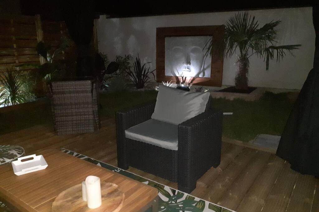 LOVE ROOM OUT OF TIME *JACUZZI*