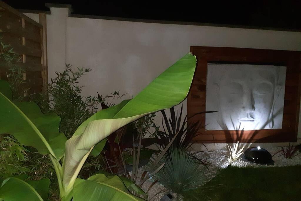 LOVE ROOM OUT OF TIME *JACUZZI*