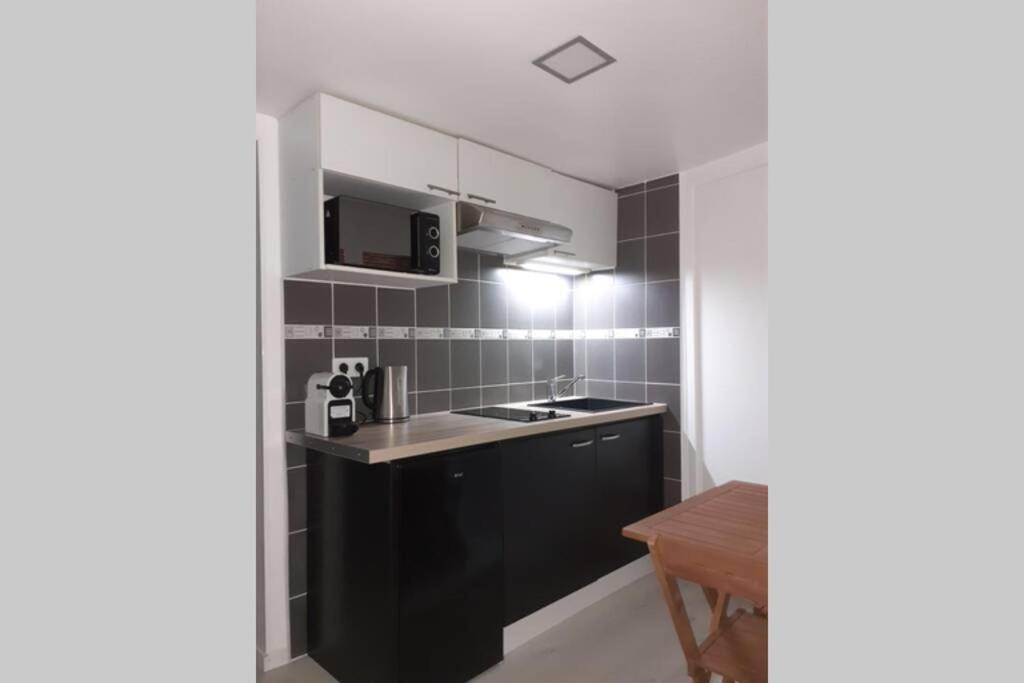 LOVE ROOM OUT OF TIME *JACUZZI*