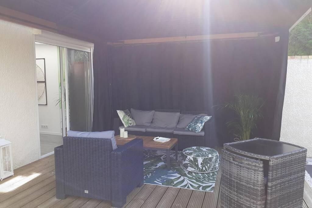 LOVE ROOM OUT OF TIME *JACUZZI*