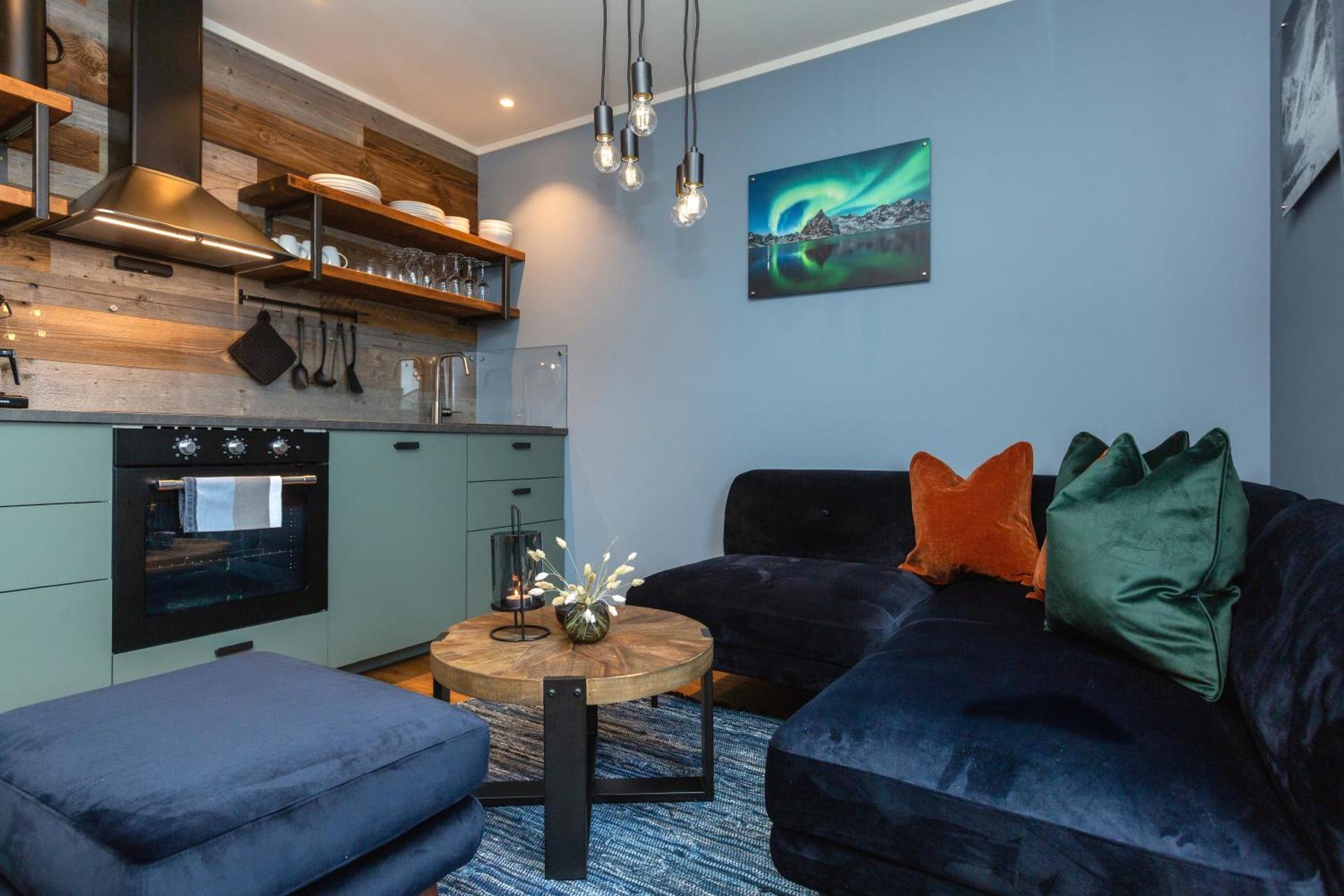 Standard One-Bedroom Apartment with Harbor View