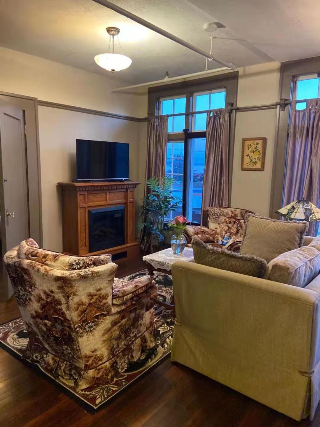 Communal lounge/ TV room