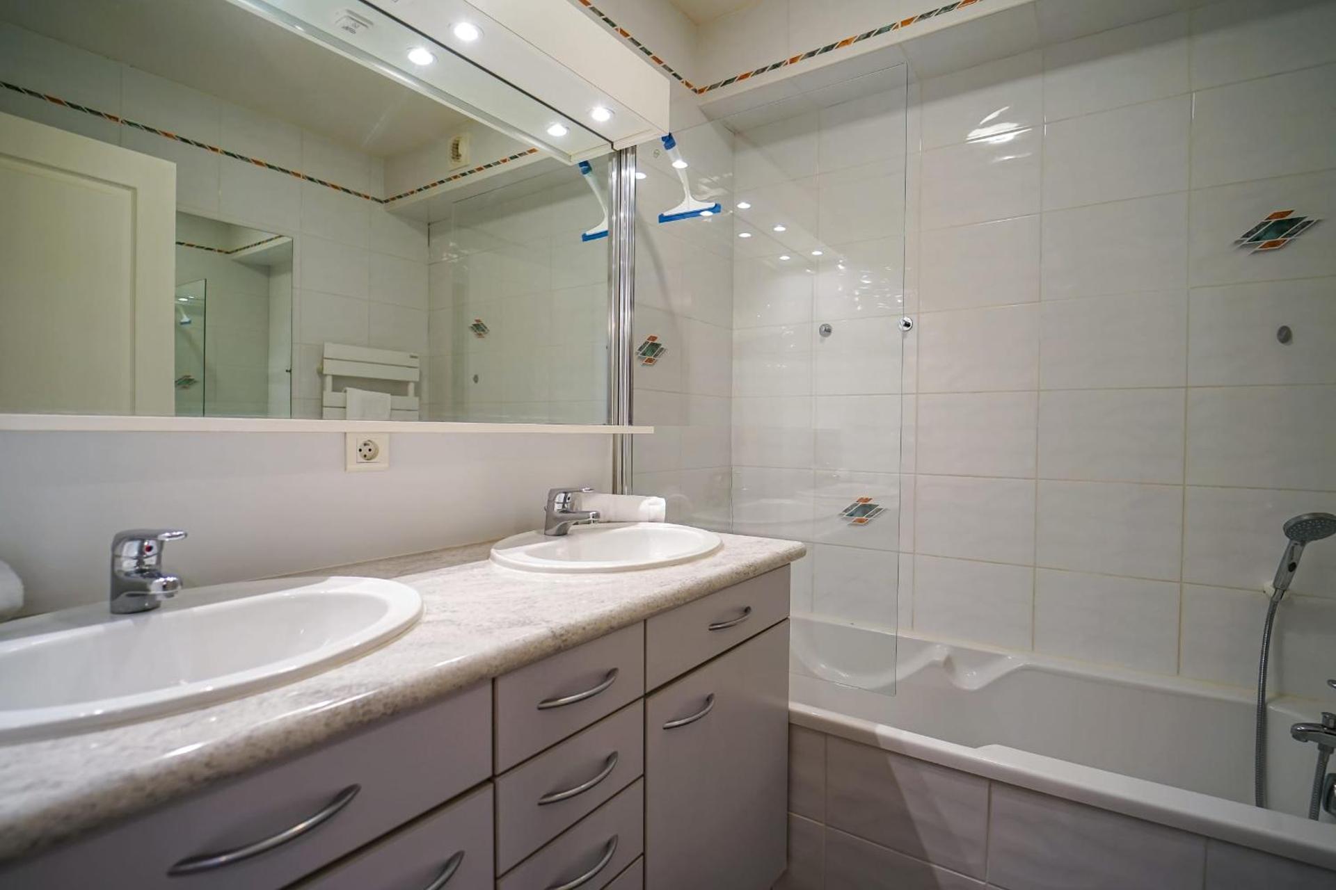 Le Bleu du Lac - 150m from the lake - terrace & parking in Sevrier