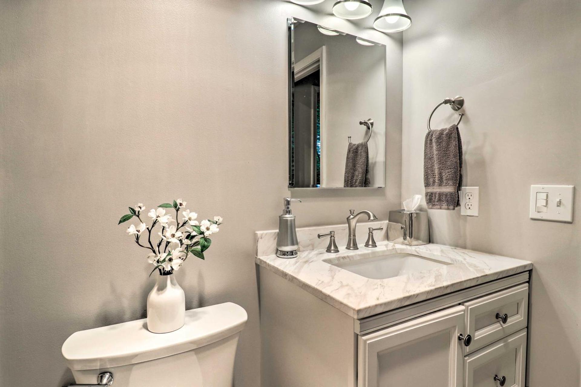 Walk to Main St Highlands Cottage with Fireplace