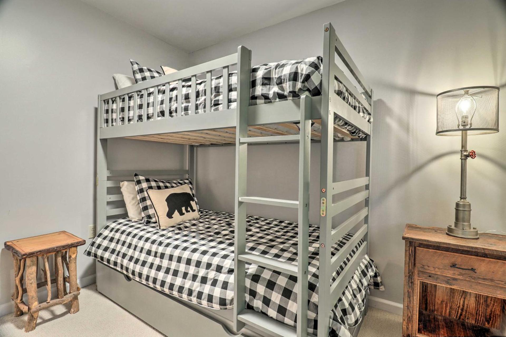 Walk to Main St Highlands Cottage with Fireplace