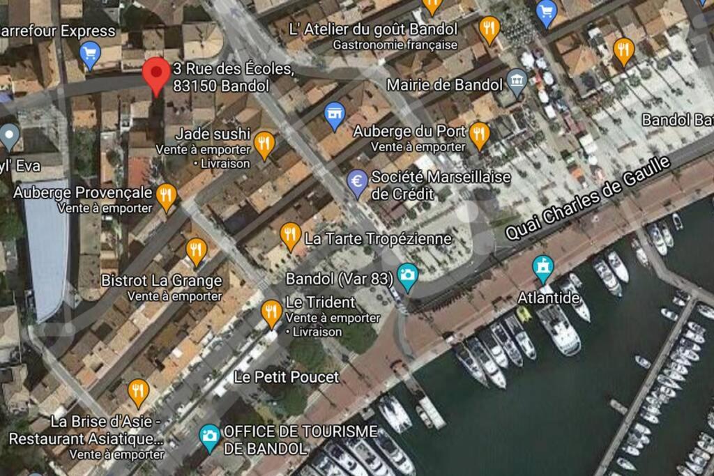 STUDIO CLIMATISE avec MEZZANINE au calme avec terrasse et parking idéalement situé pour tout faire à pied !