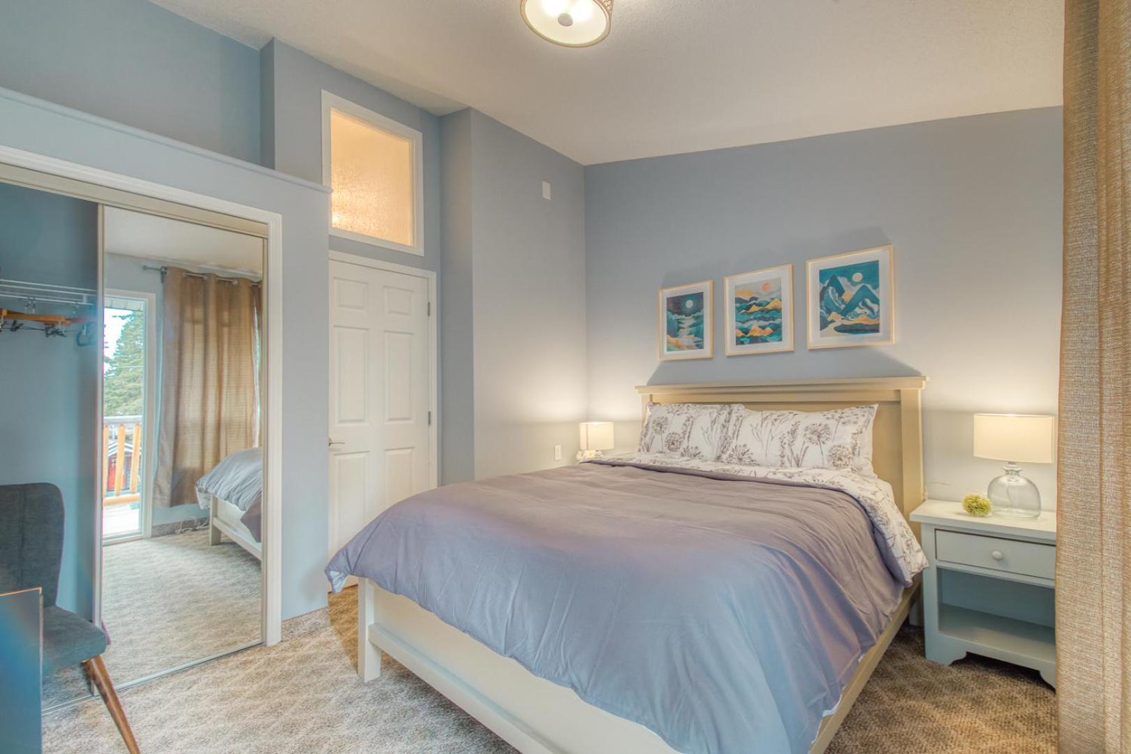 Beautiful Newly Reno 2BDM 2 Bth Sleep up to 6 Adults & Kids Mountain View Townhouse Suite