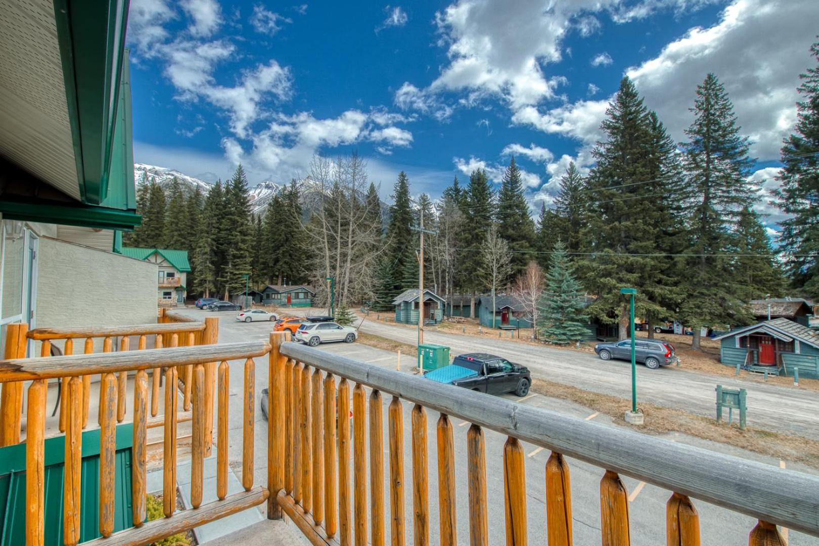 Beautiful Newly Reno 2BDM 2 Bth Sleep up to 6 Adults & Kids Mountain View Townhouse Suite