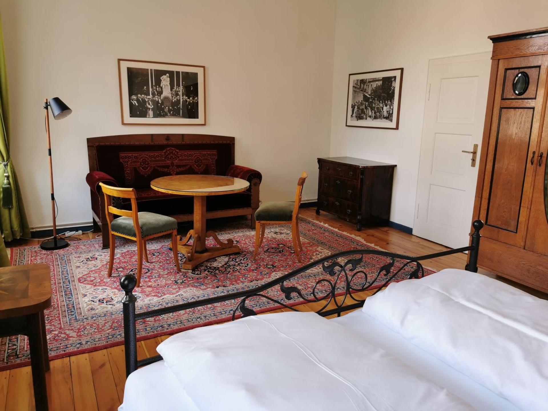 Photo of the whole room